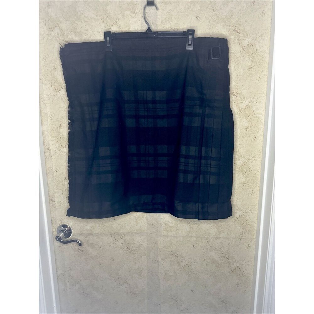 Vintage   Black Plaid Scottish Kilt Men's  46 Wool Pleated Skirt /Fringes